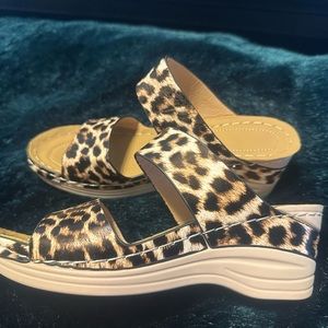 Cheetah Wedge Soft Sole Sandals Summer Beach Women Size 8 Leopard Print